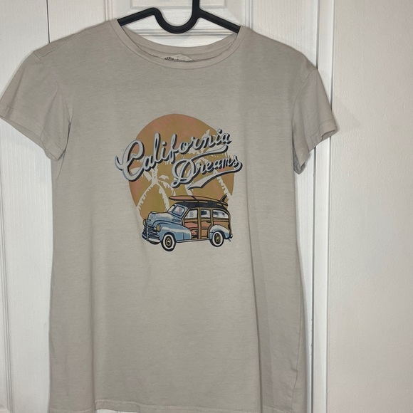 White t-shirt with design on it. - Picture 1 of 3